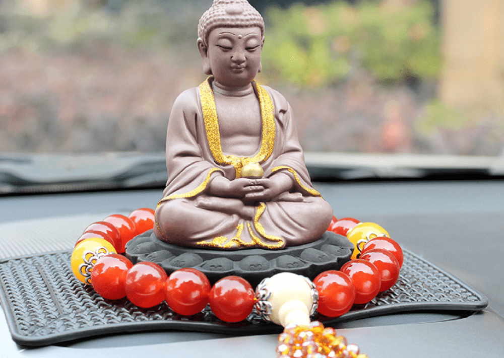 Tượng Phật là một vật phẩm phong thủy phù hợp với các mệnh, mang ý nghĩa bình an và tài lộc.